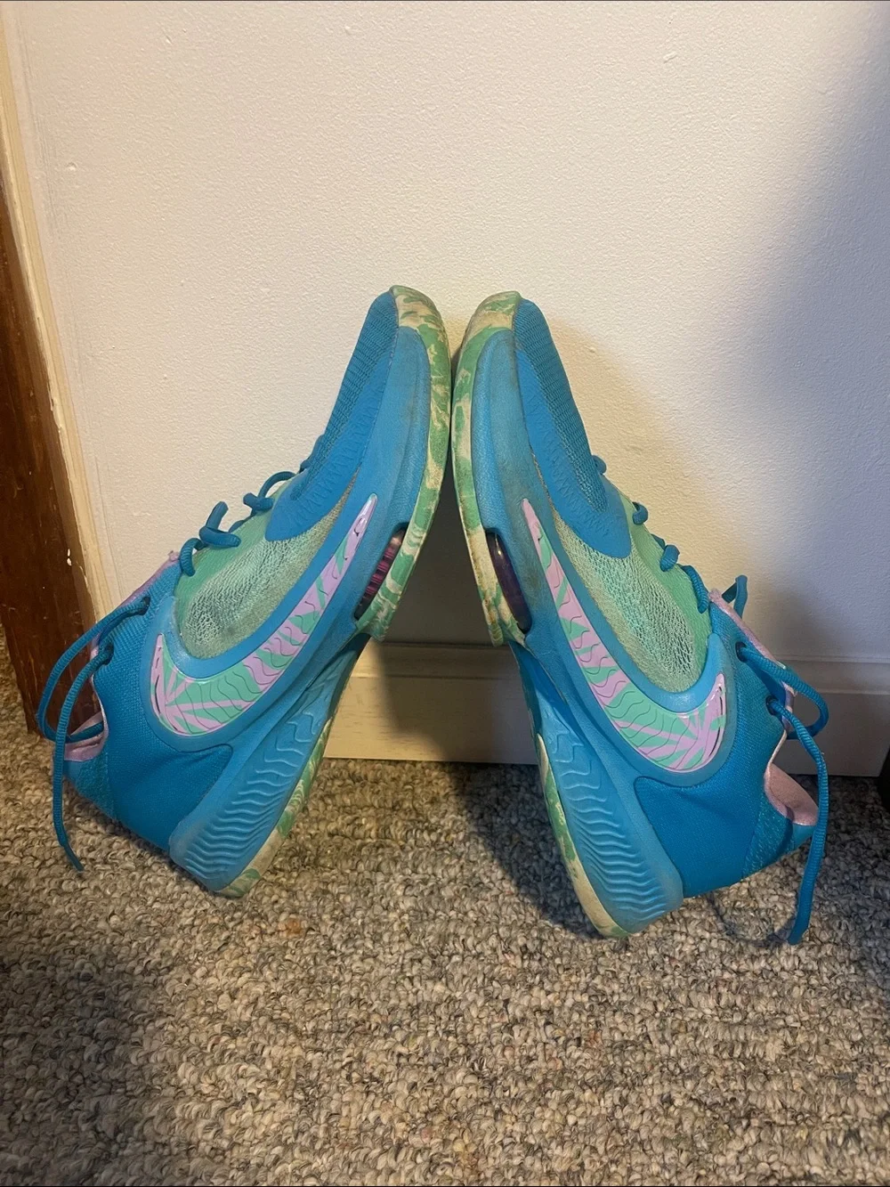 Nike Teal Blue Pink Basketball Sneakers ZOOM Freak 4.